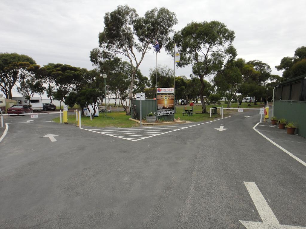 Lake Albert Caravan Park Hotel Meningie Exterior photo