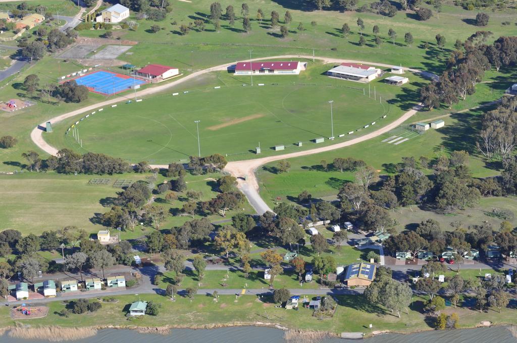 Lake Albert Caravan Park Hotel Meningie Exterior photo
