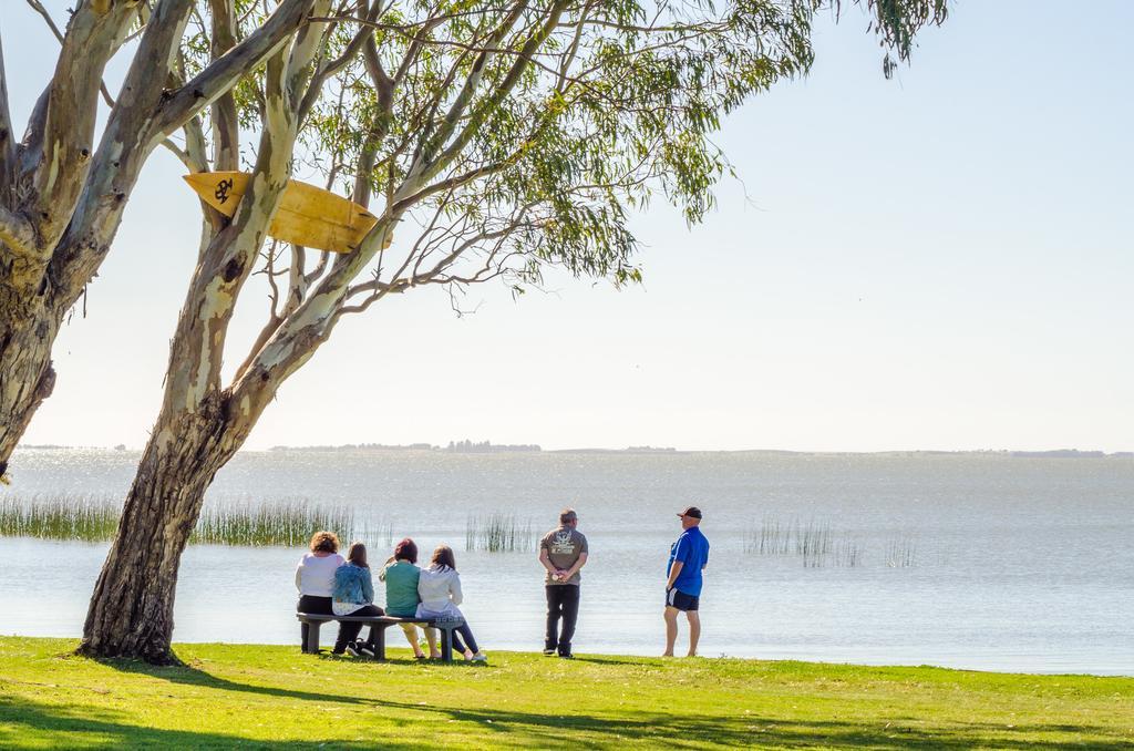 Lake Albert Caravan Park Hotel Meningie Exterior photo